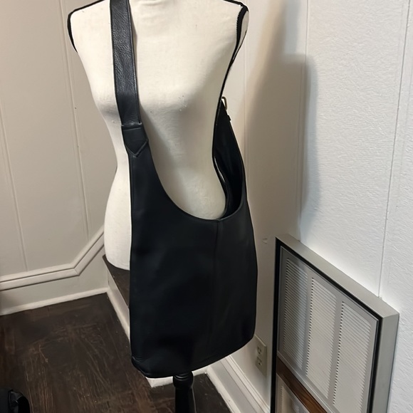 Duluth Trading Co Lifetime Black Leather Large Crossbody - RARE!! - Picture 2 of 7